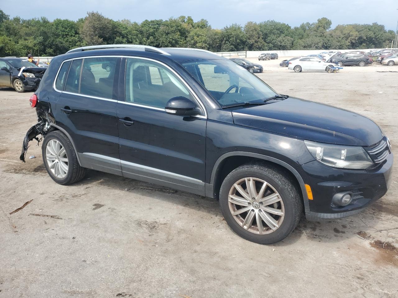 2014 Volkswagen Tiguan S - Image 4
