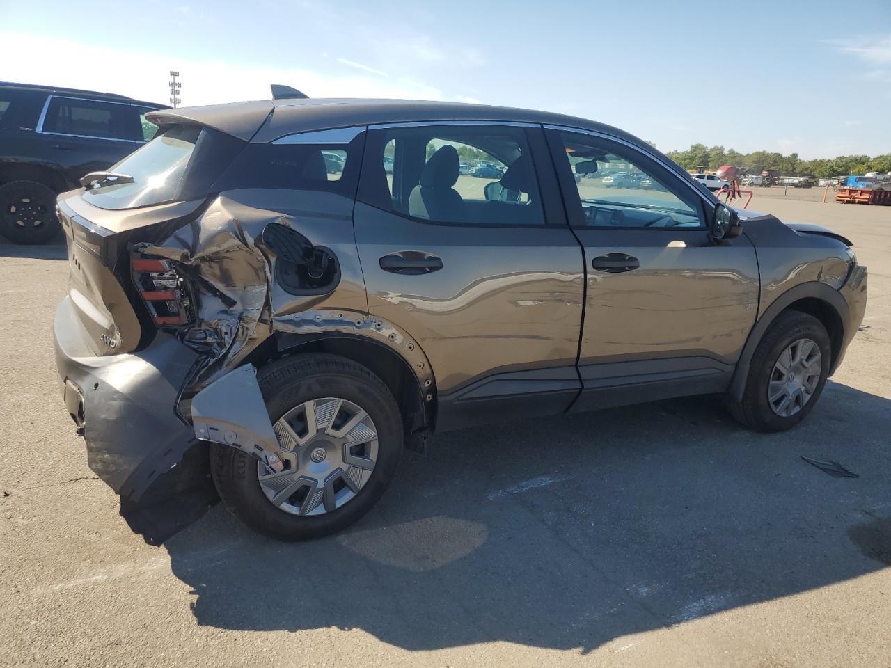 2025 Nissan Kicks S - Фото 3