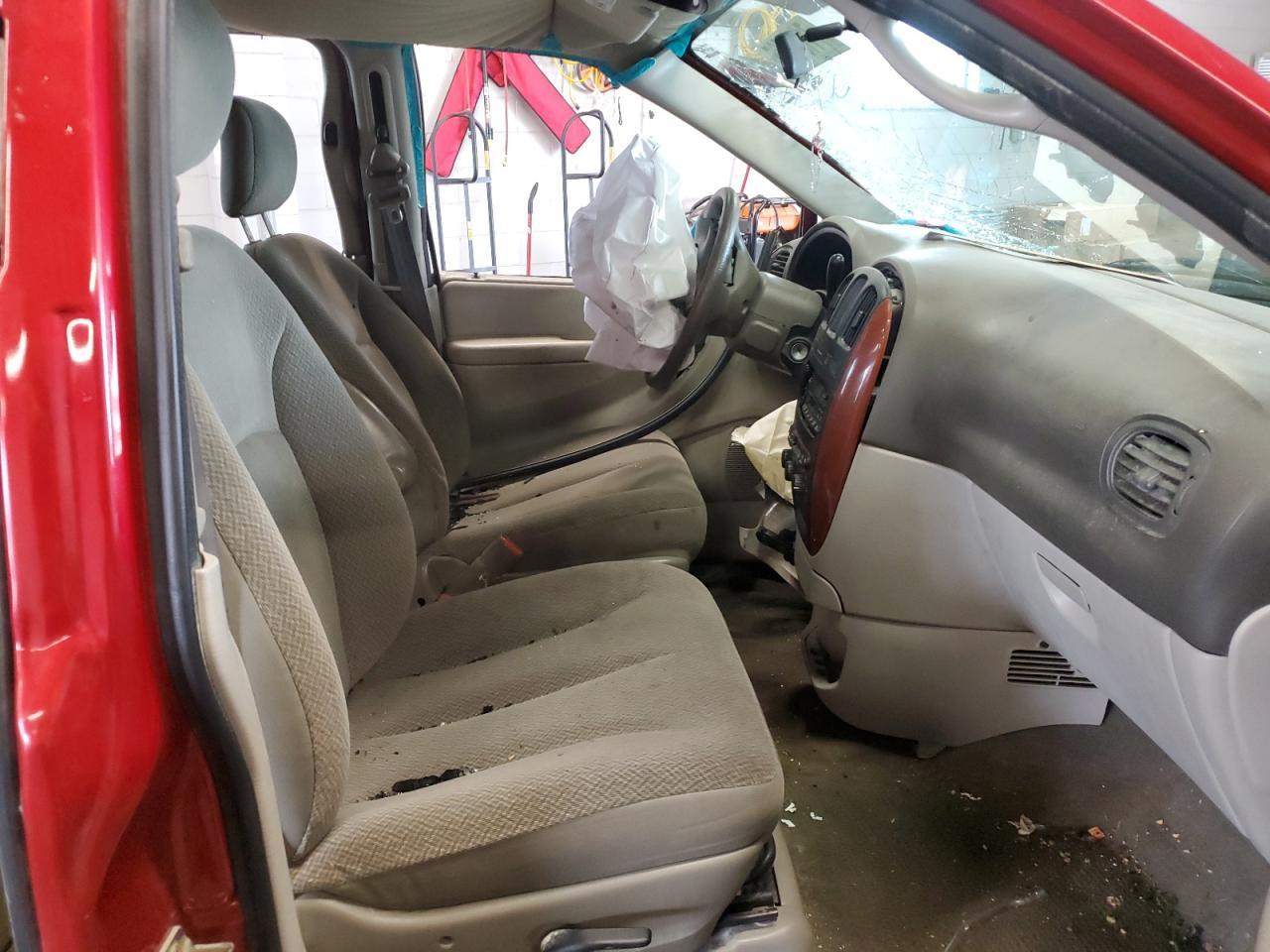 2005 Chrysler Town & Country Lx - Image 7