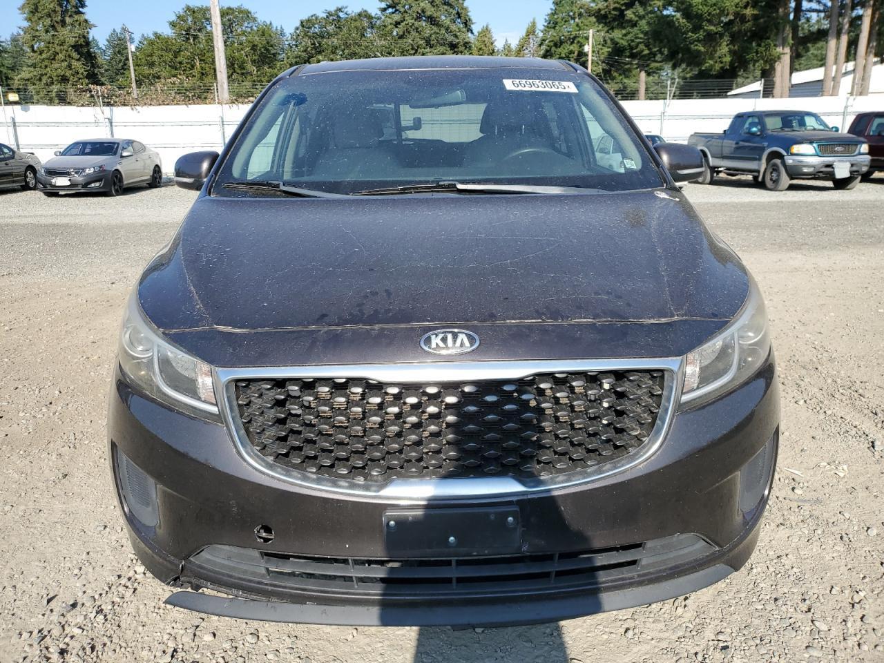 2015 Kia Sedona Lx - Image 5