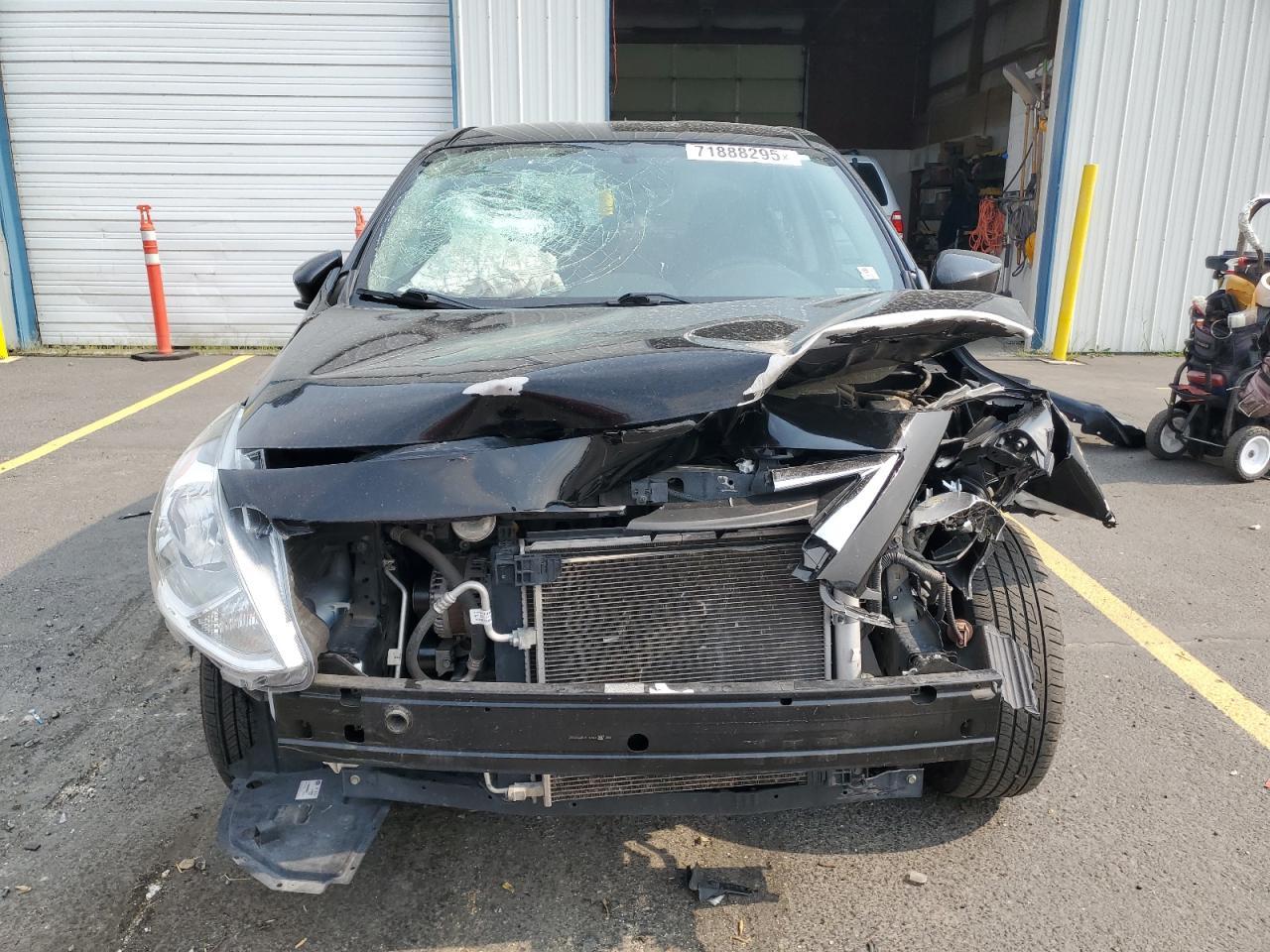 2017 Nissan Versa S - Фото 5