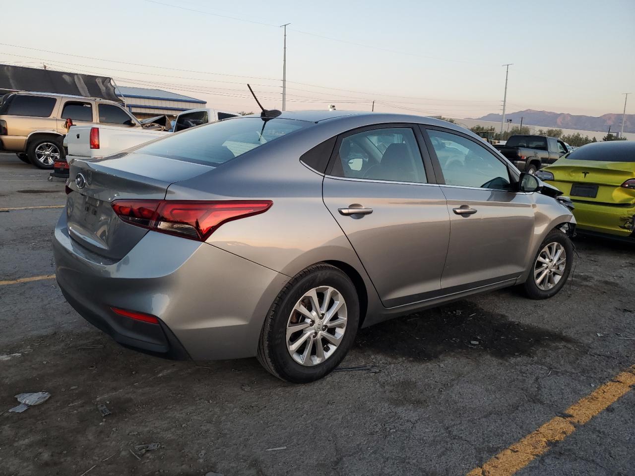 2021 Hyundai Accent Se - Фото 3