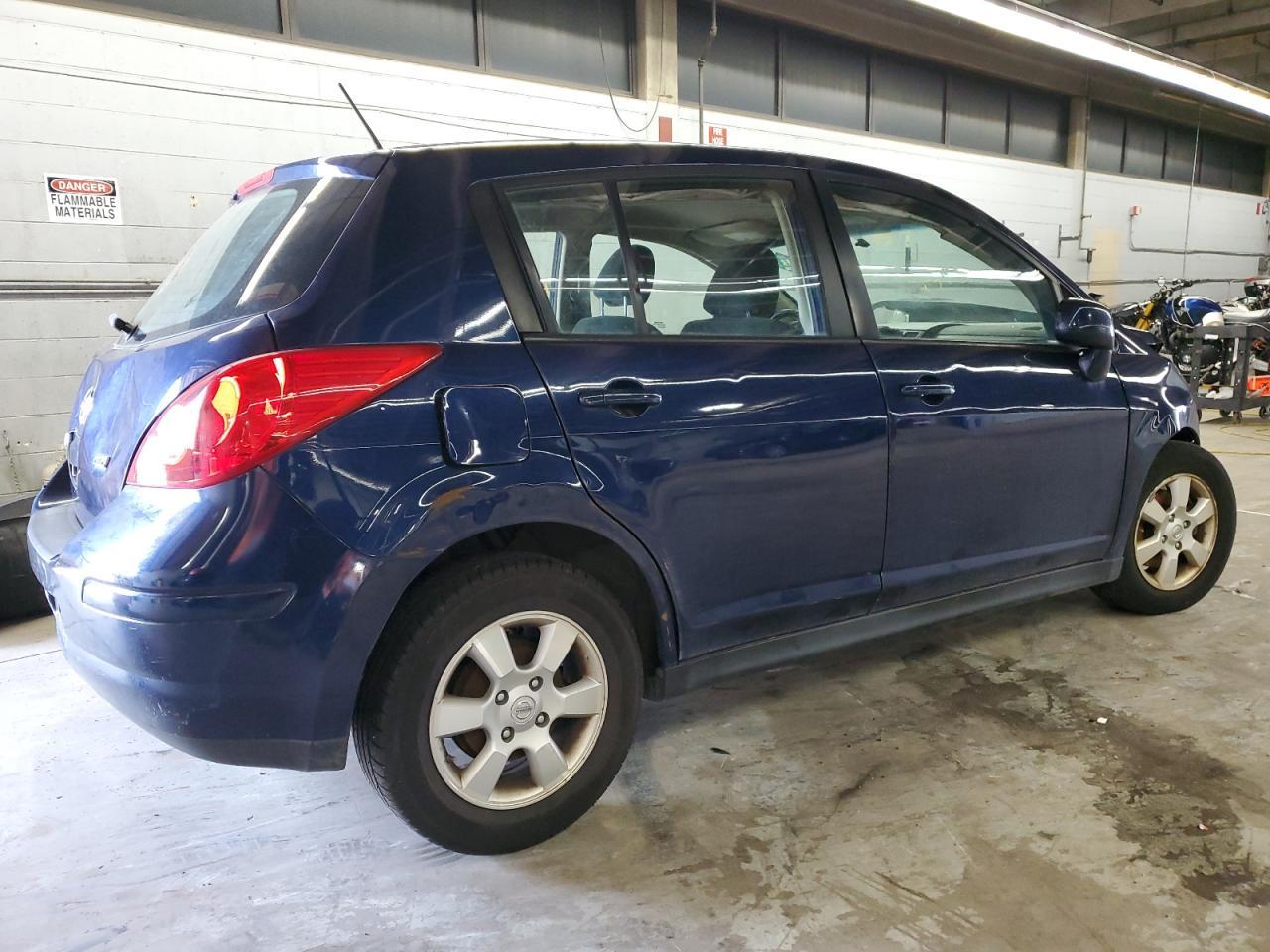 2012 Nissan Versa S - Image 3