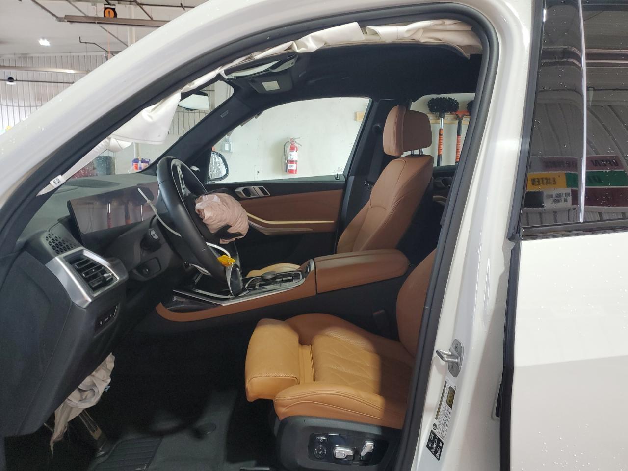 2024 BMW X7 xDrive40I - Image 7