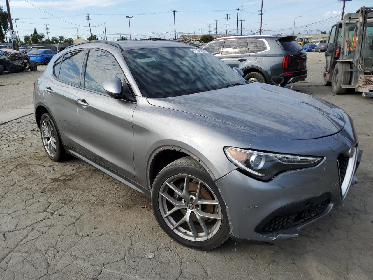 2018 Alfa Romeo Stelvio Ti Sport - Image 4