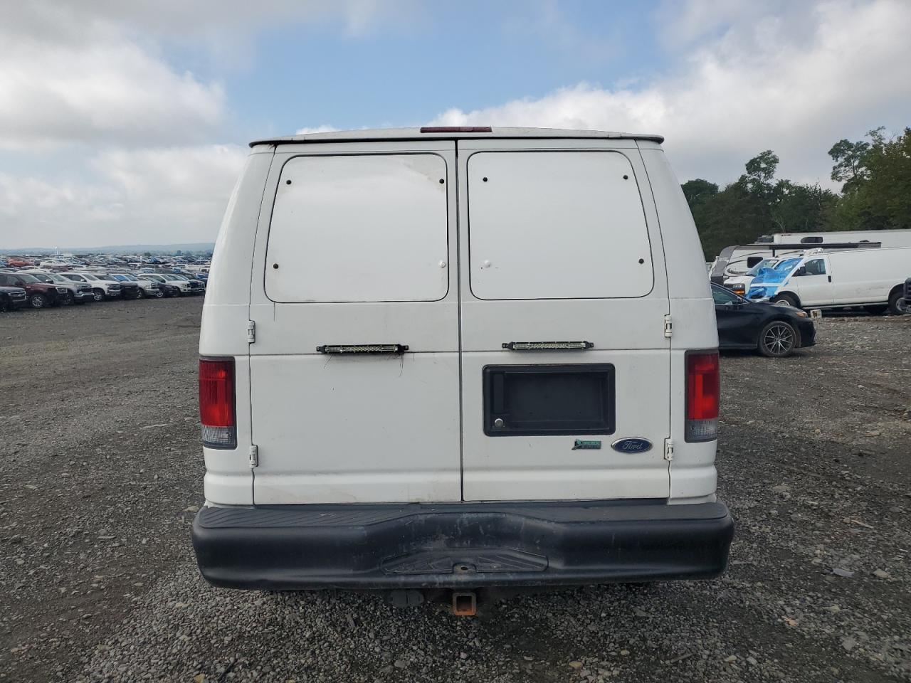 2013 Ford Econoline E250 Van - Фото 6