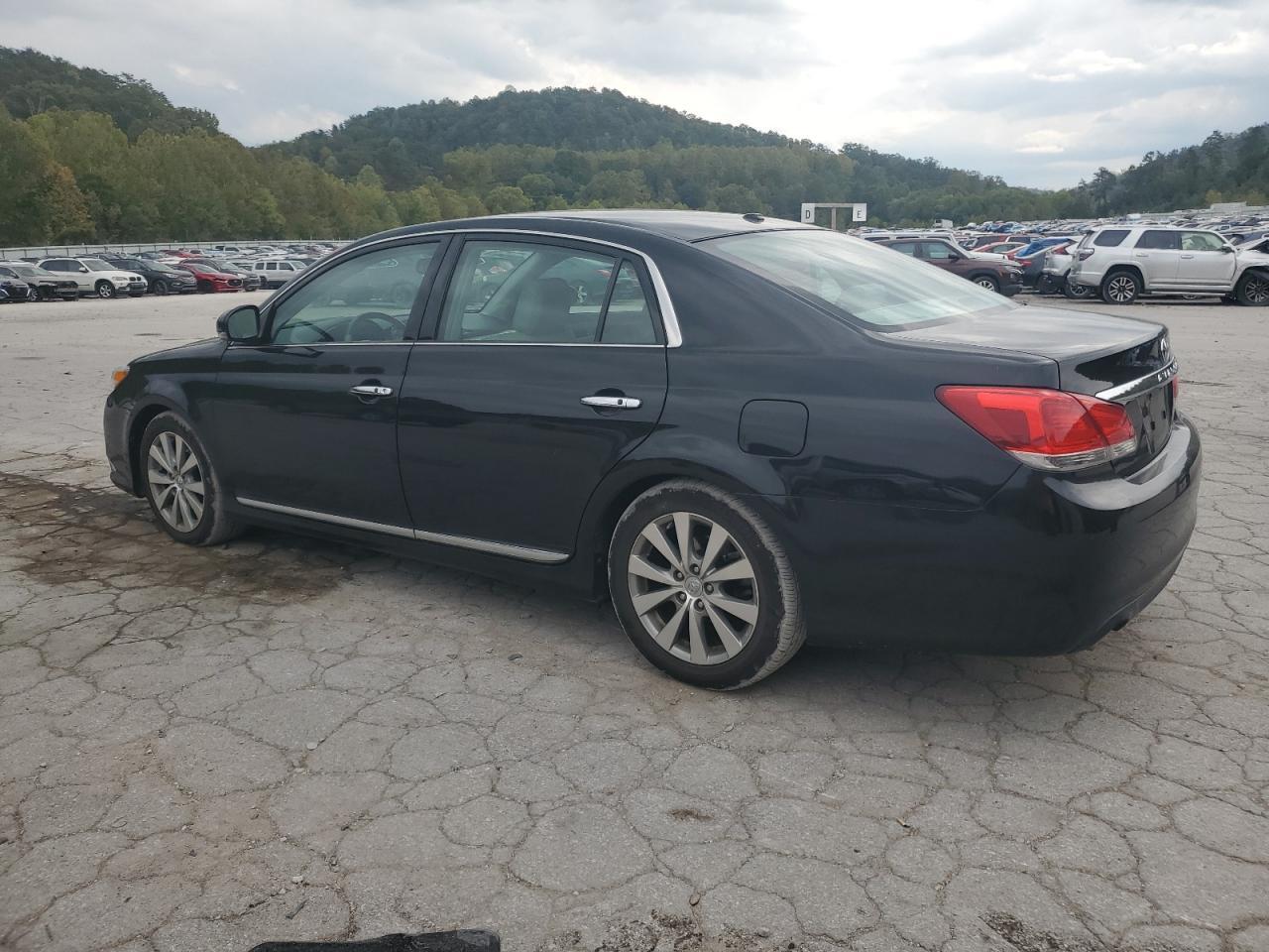 2011 Toyota Avalon Base - Фото 2