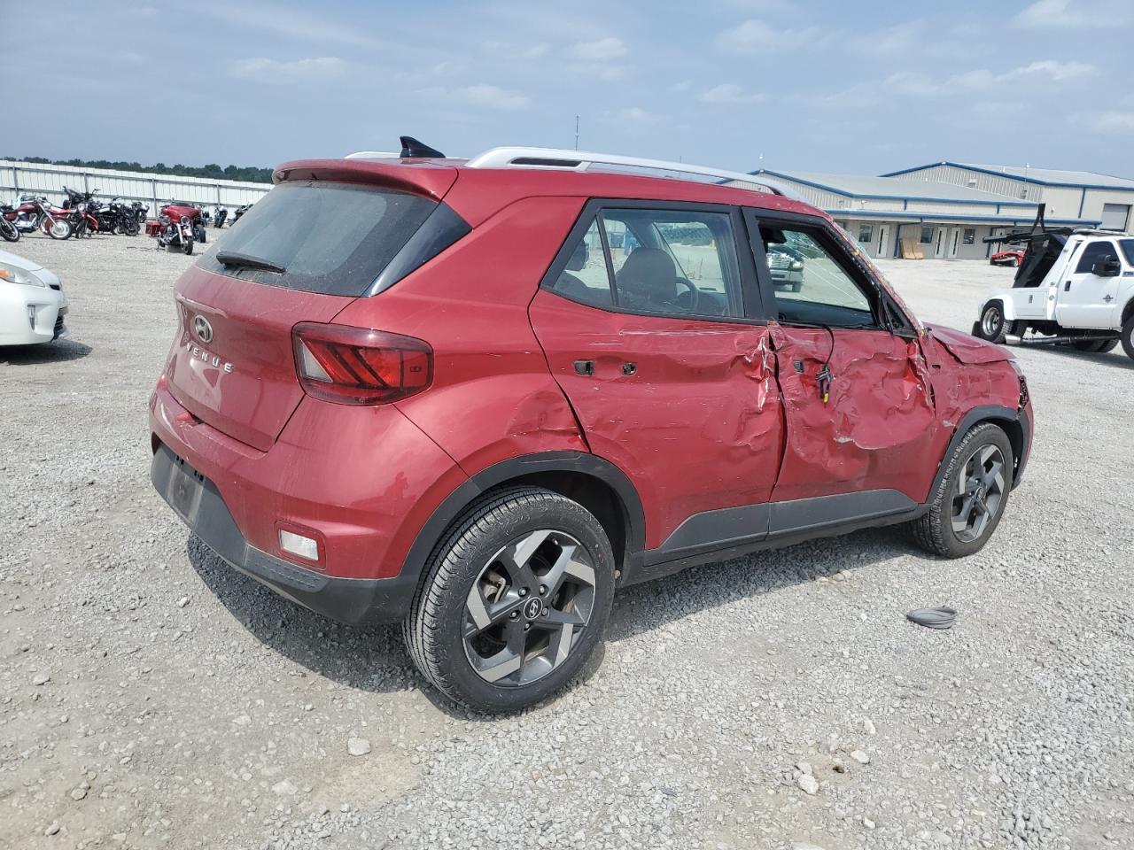 2021 Hyundai Venue Sel - Image 3