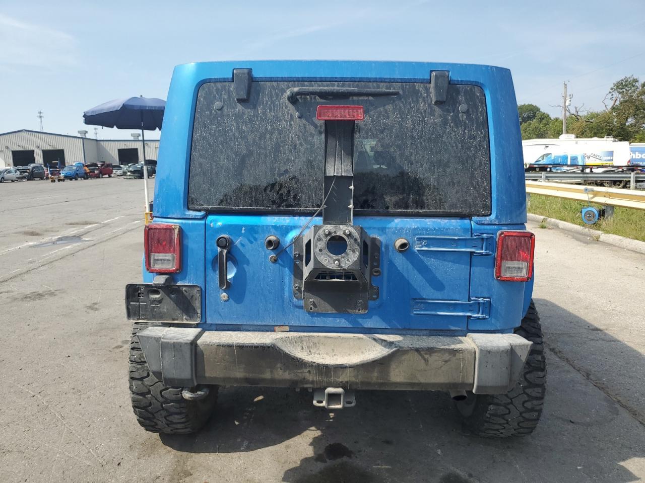 2014 Jeep Wrangler Unlimited Sahara - Image 6