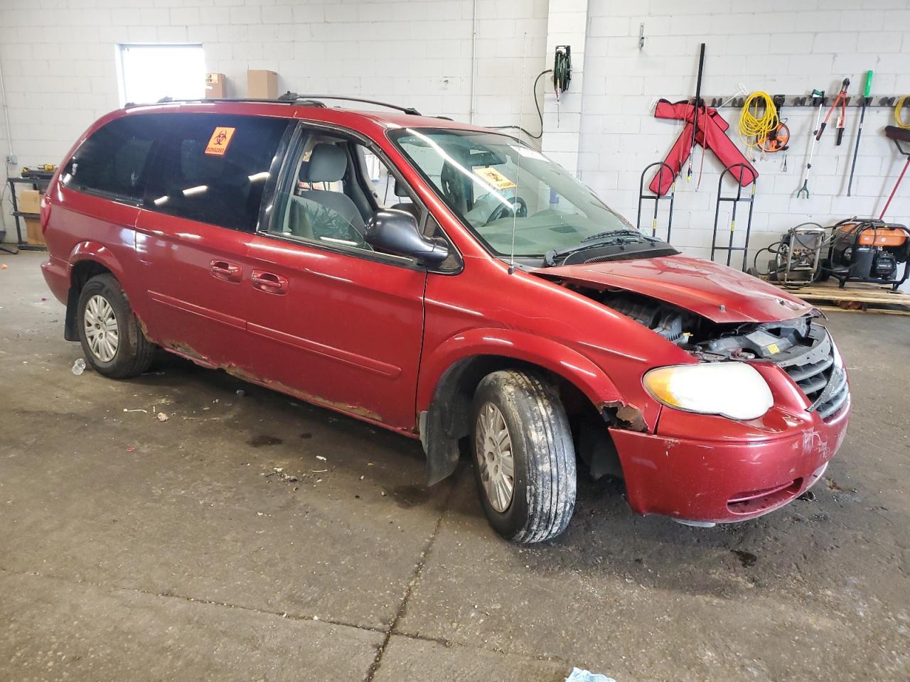 2005 Chrysler Town & Country Lx - Image 4