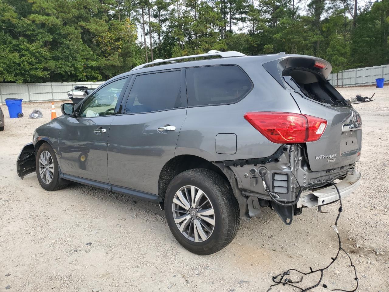 2020 Nissan Pathfinder S - Image 2