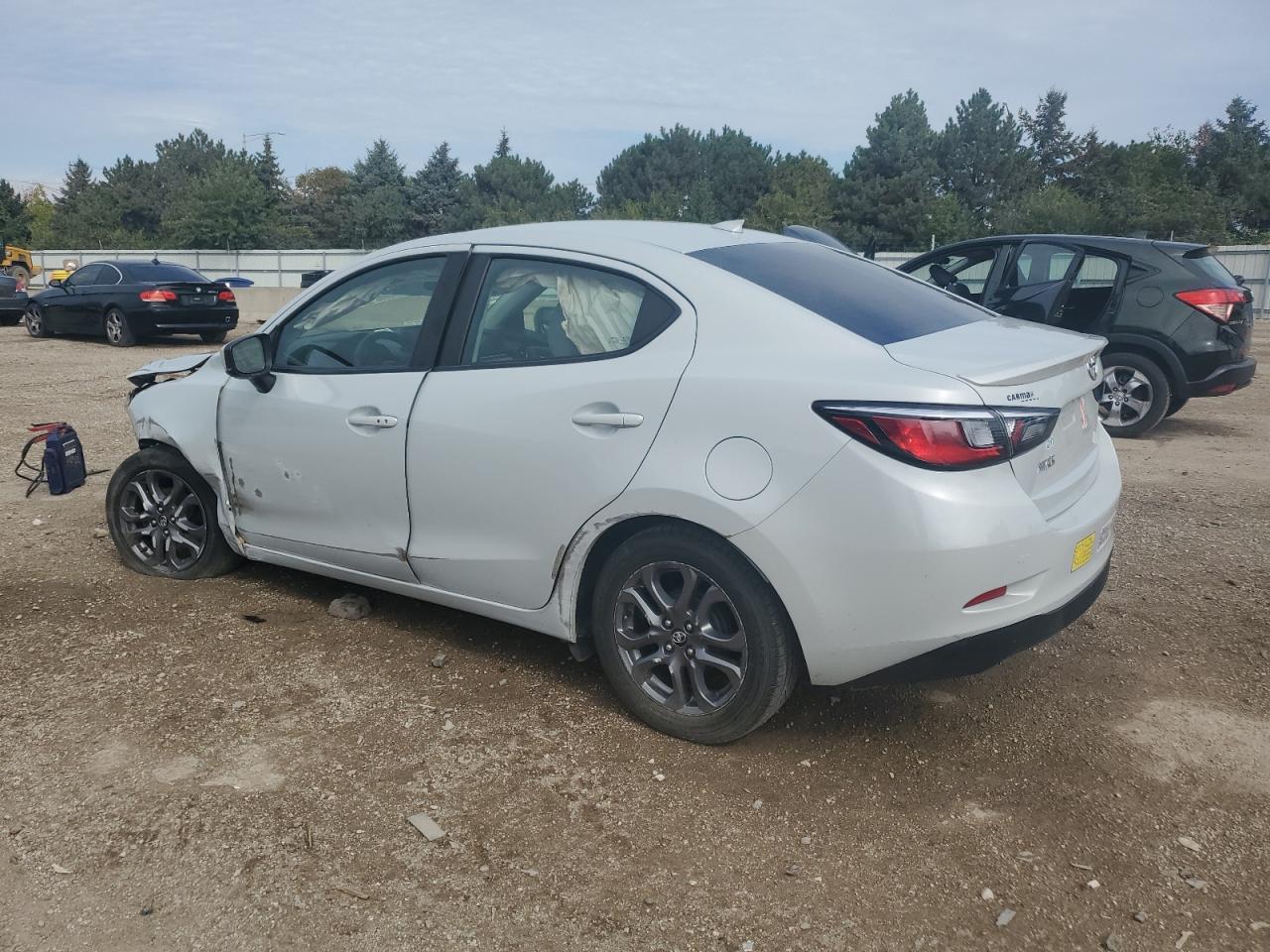2019 Toyota Yaris Le - Image 2