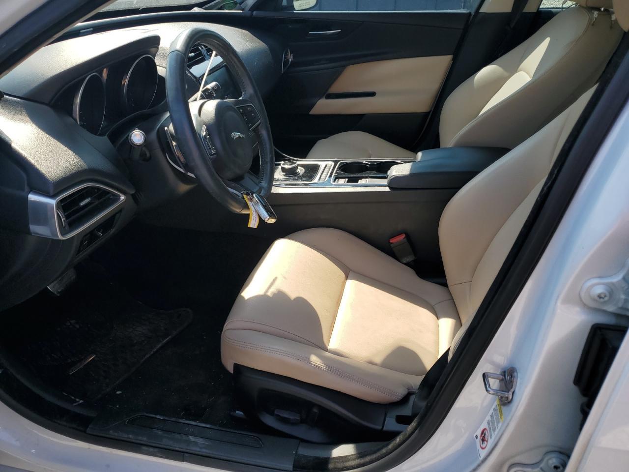 2017 Jaguar Xe Premium - Фото 7