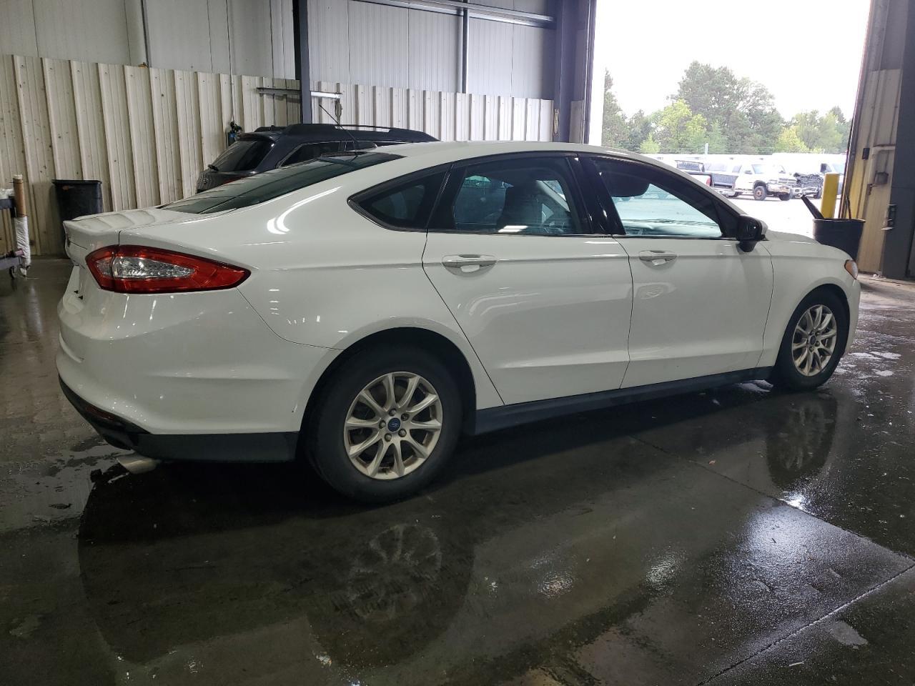 2015 Ford Fusion S - Фото 3
