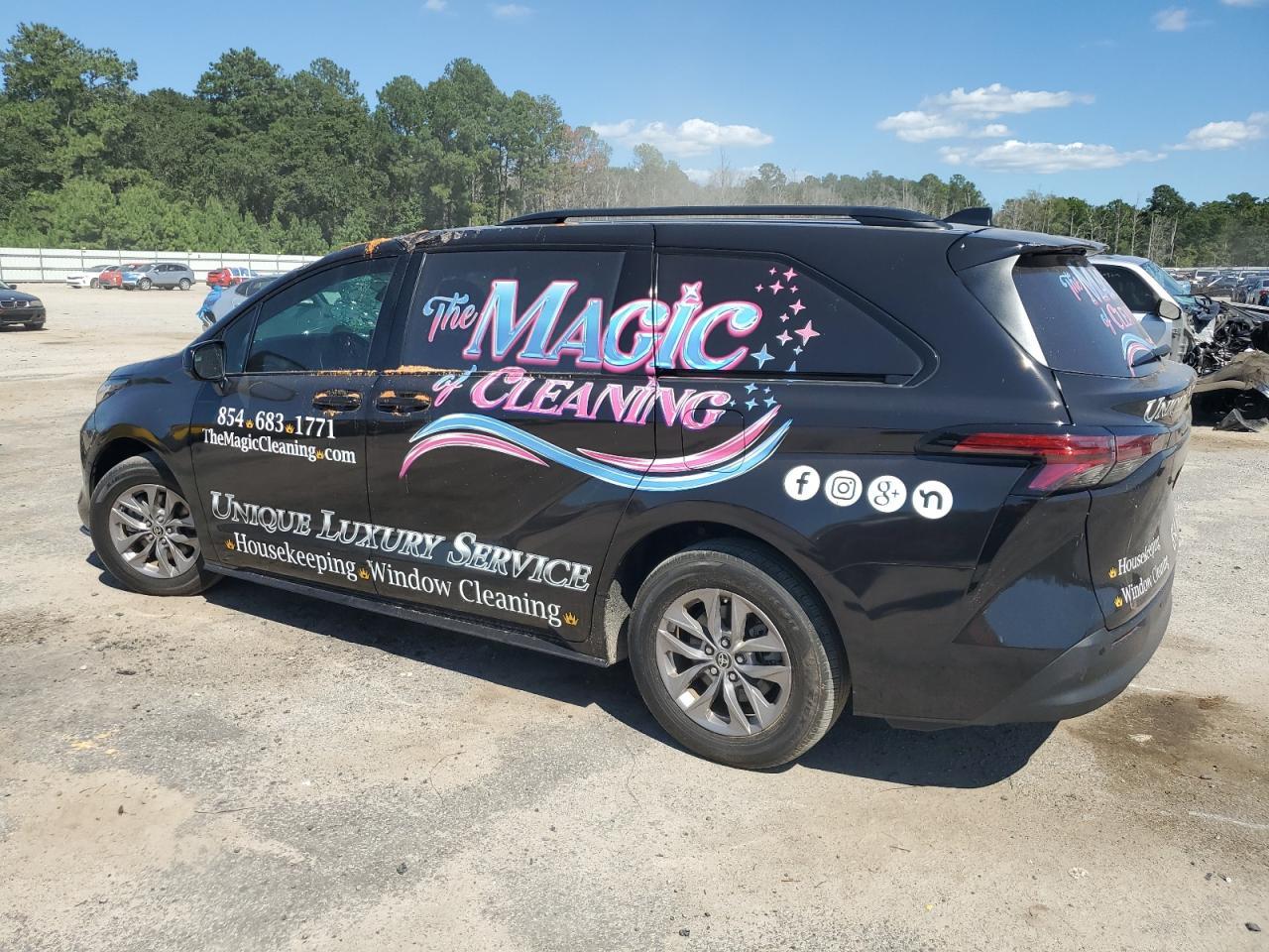 2021 Toyota Sienna Xle - Image 2