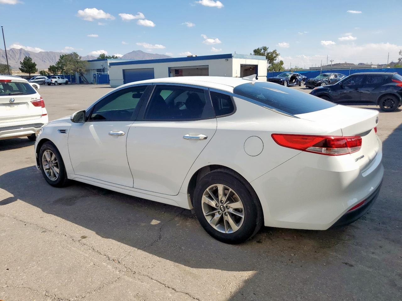 2017 Kia Optima Lx - Фото 2