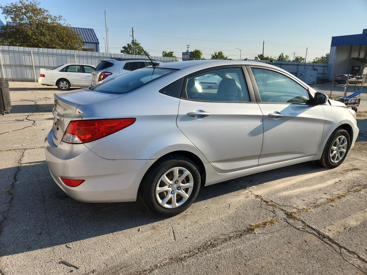 2013 Hyundai Accent Gls - Фото 3