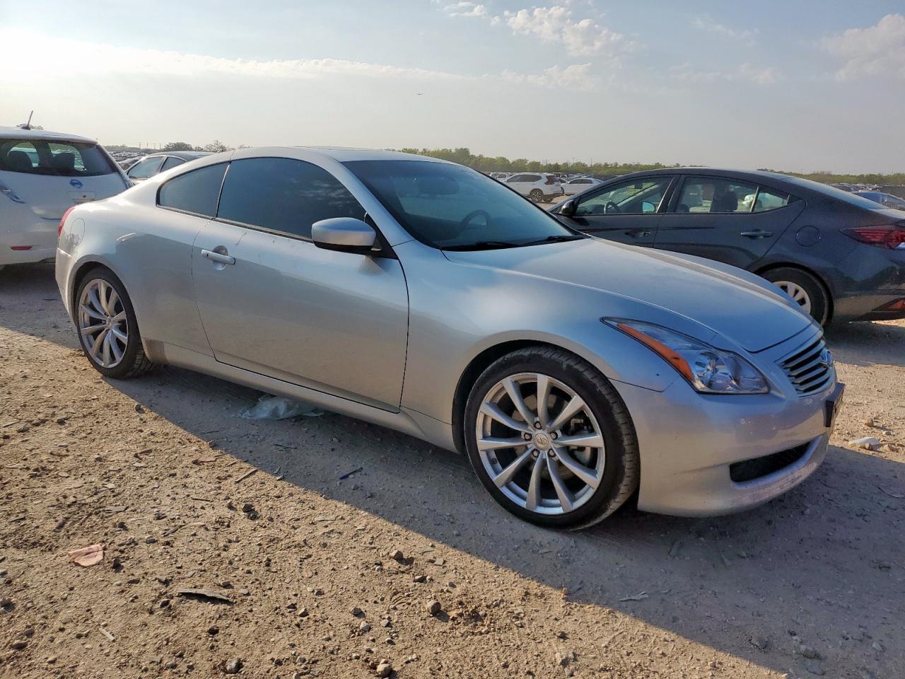 2010 Infiniti G37 Base - Фото 4