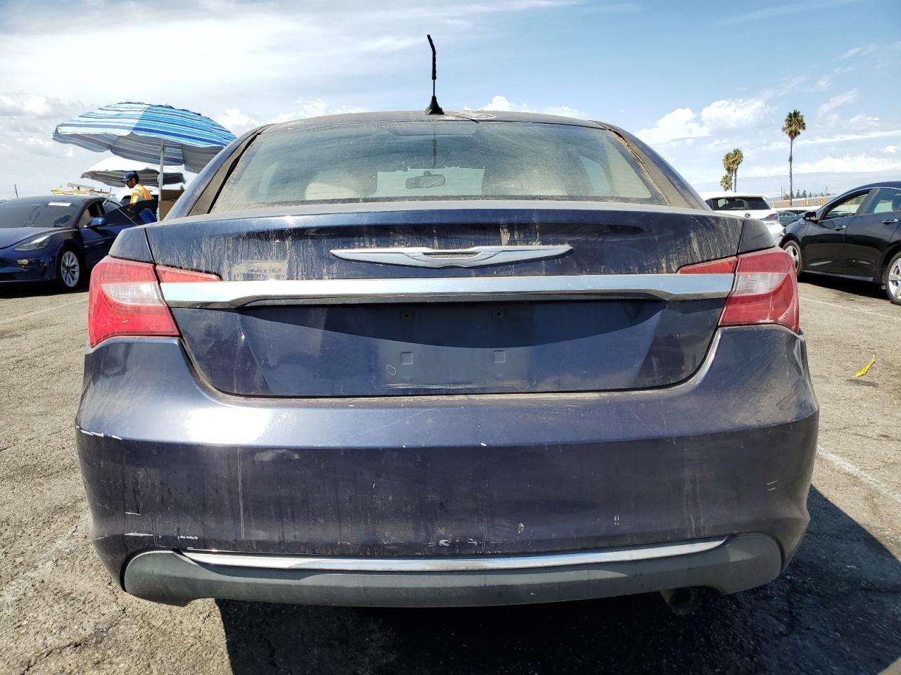 2014 Chrysler 200 Lx - Фото 6