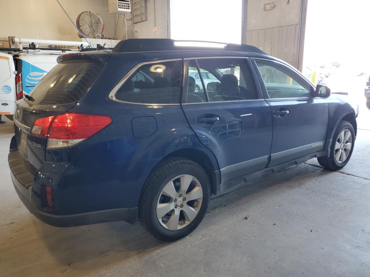 2011 Subaru Outback 2.5I Limited - Image 3