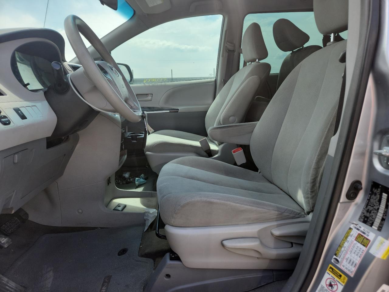 2014 Toyota Sienna - Image 7