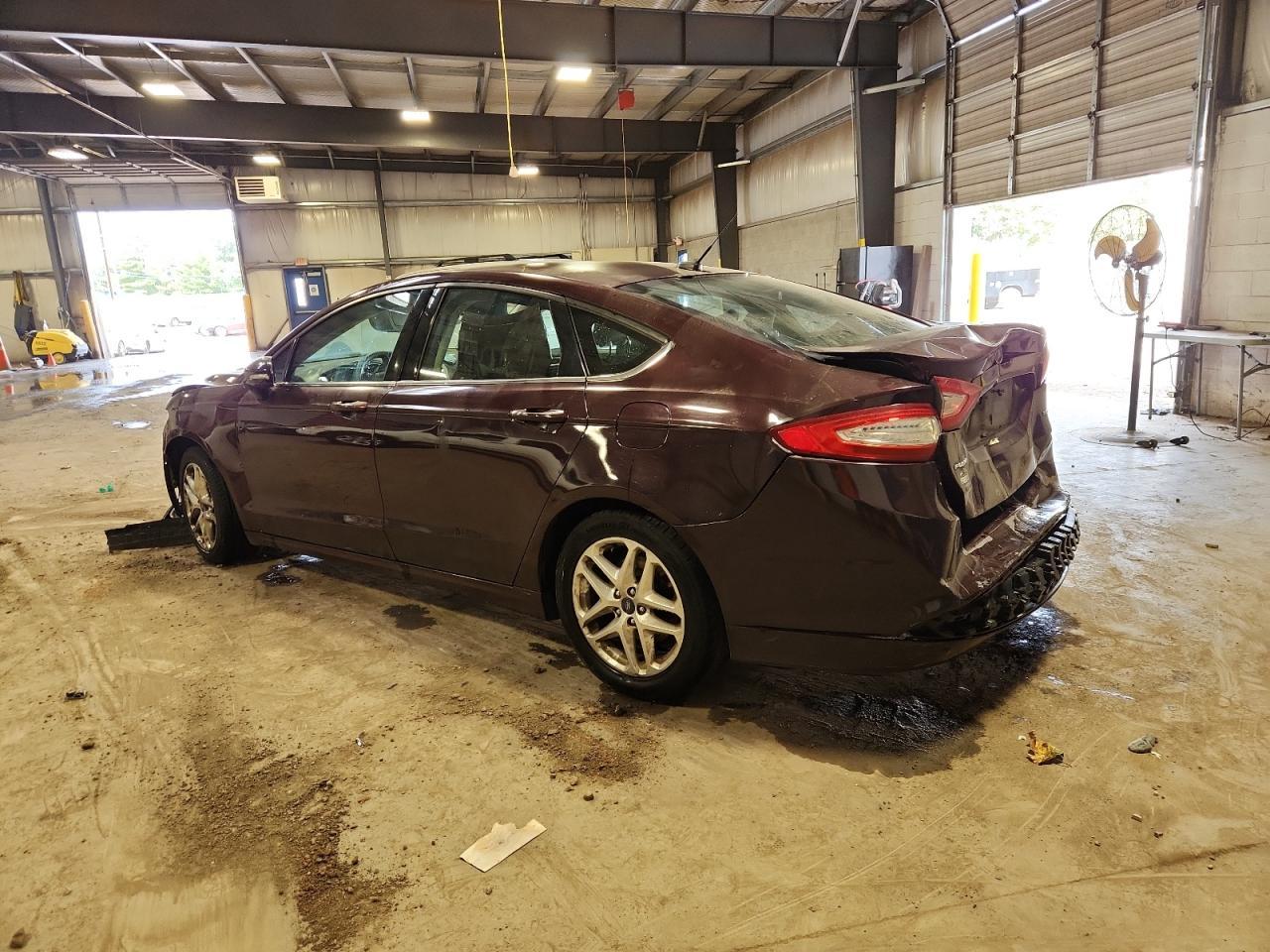 2013 Ford Fusion Se - Фото 2