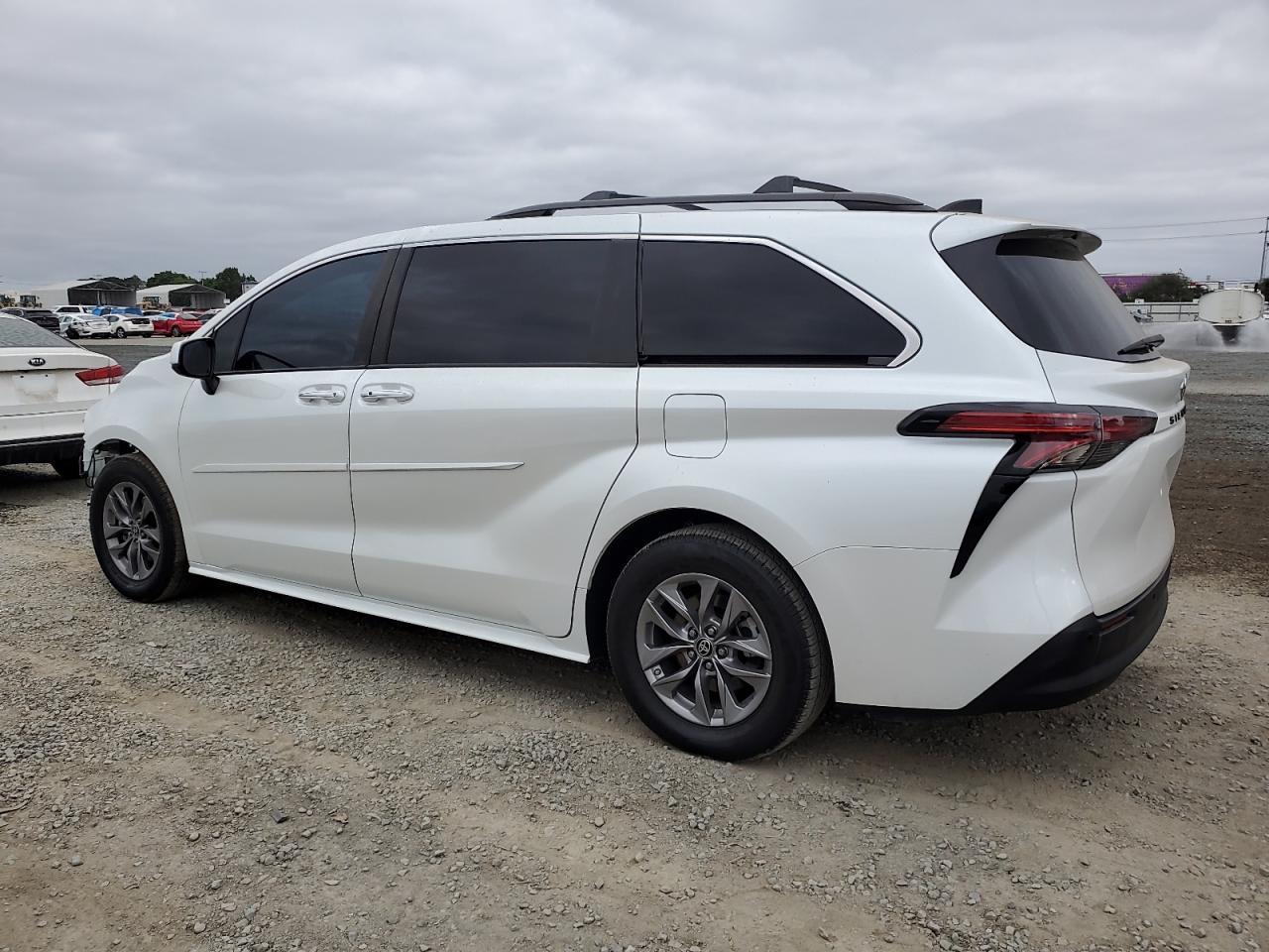 2022 Toyota Sienna Xle - Фото 2