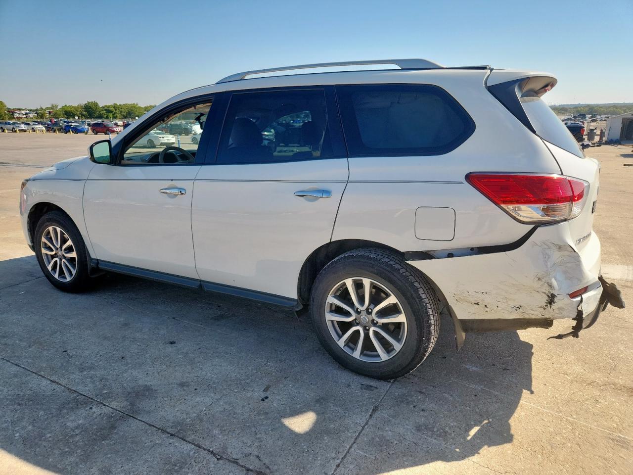 2015 Nissan Pathfinder S - Фото 2