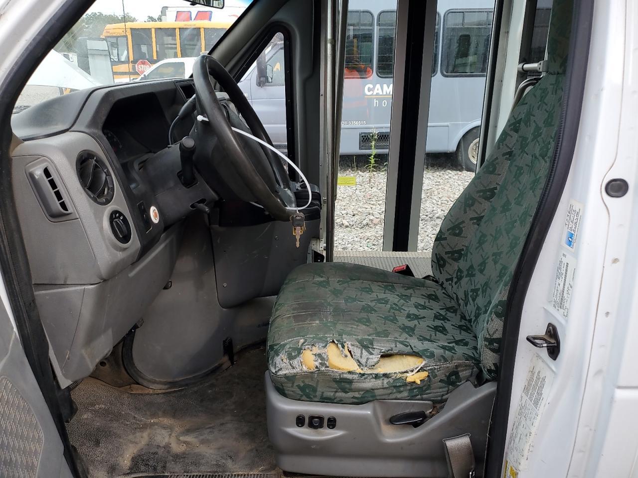 2015 Ford Econoline E350 Super Duty Cutaway Van - Фото 7