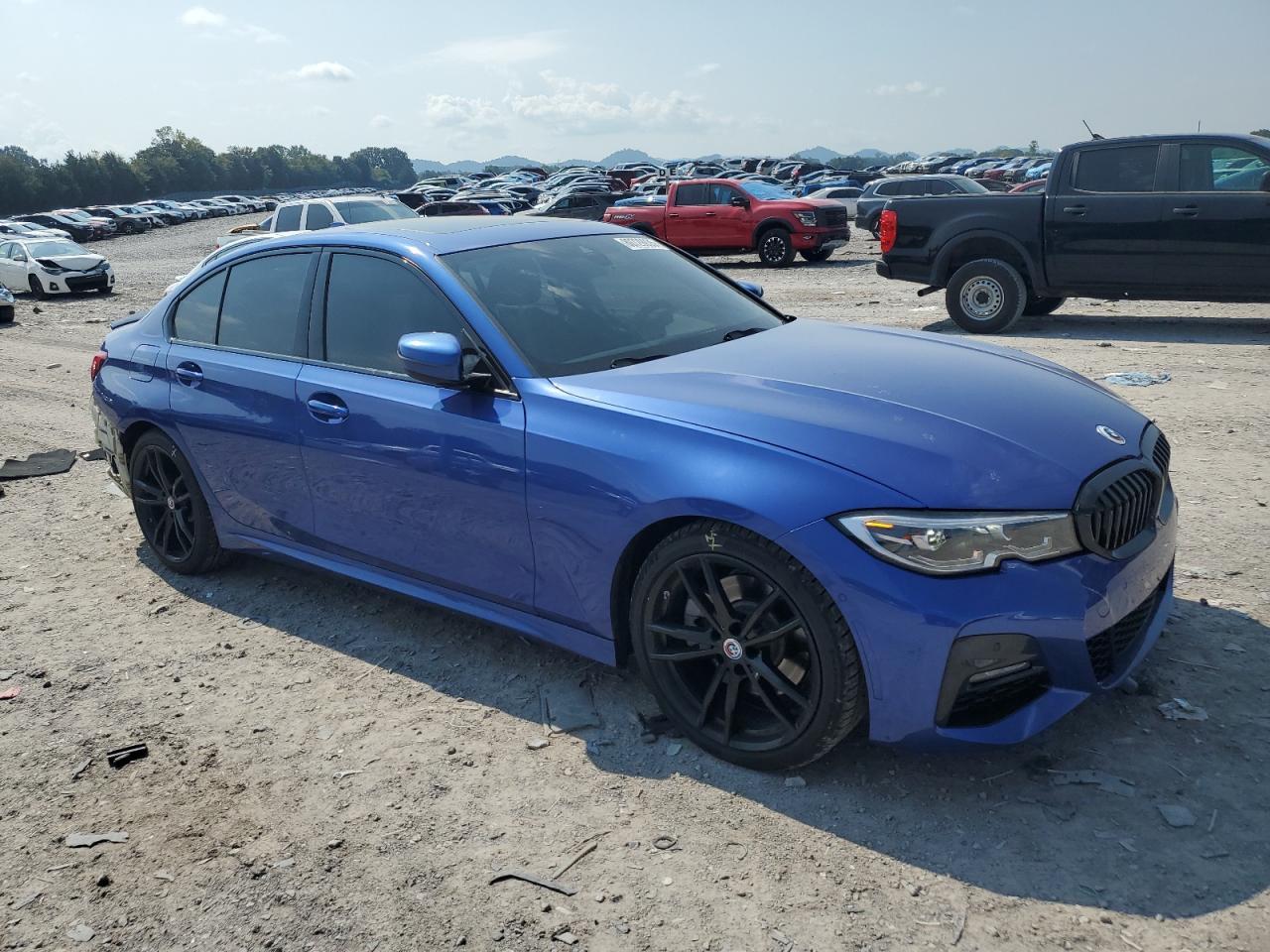 2020 BMW 330Xi - Фото 4