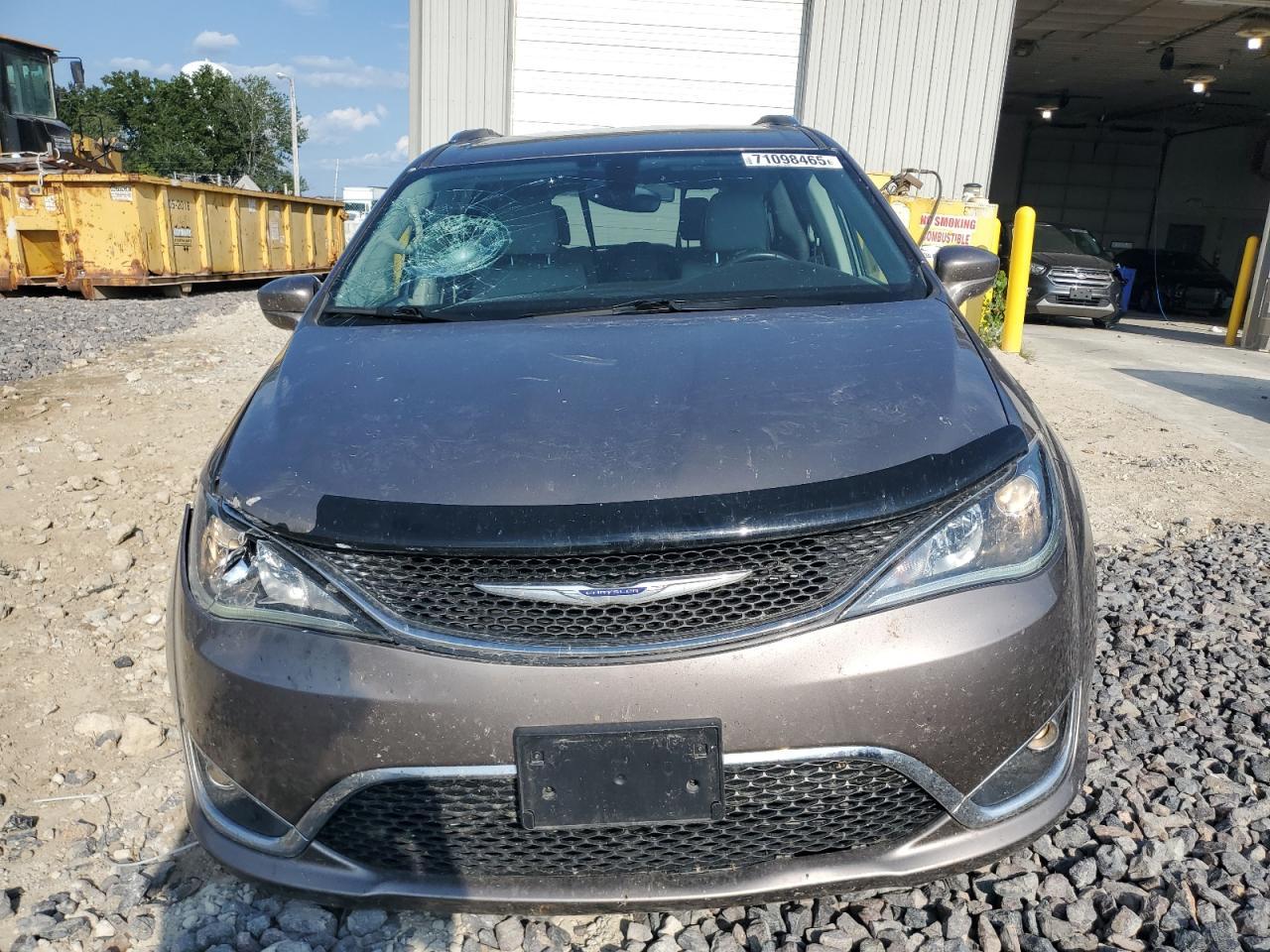 2017 Chrysler Pacifica Touring L Plus - Фото 5