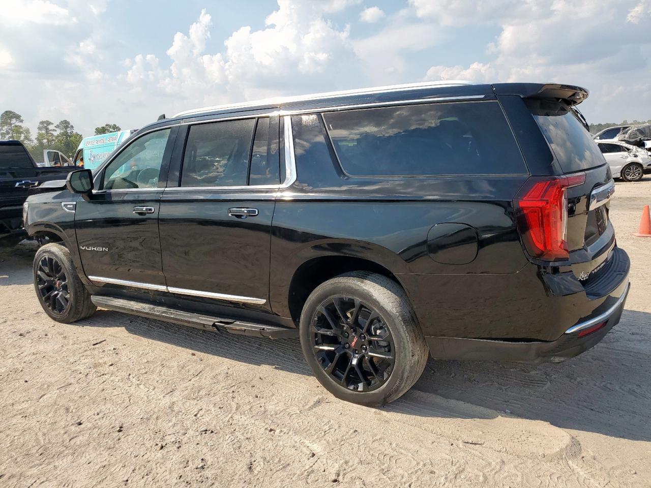 2023 GMC Yukon Xl C1500 Slt - Фото 2