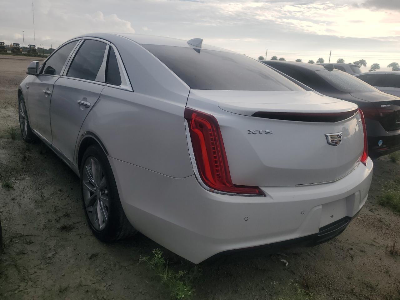 2018 Cadillac Xts - Фото 2