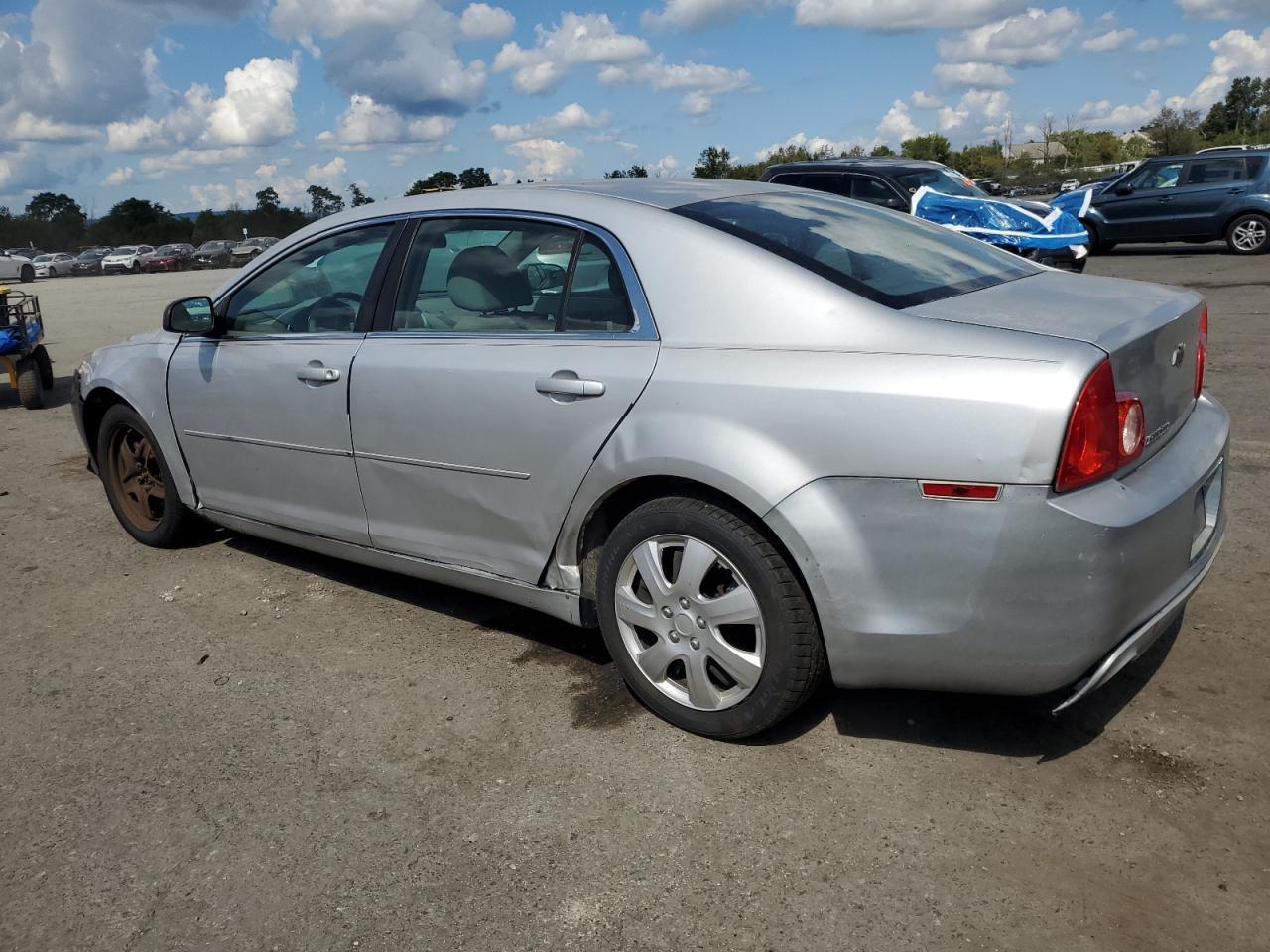 2011 Chevrolet Malibu Ls - Фото 2