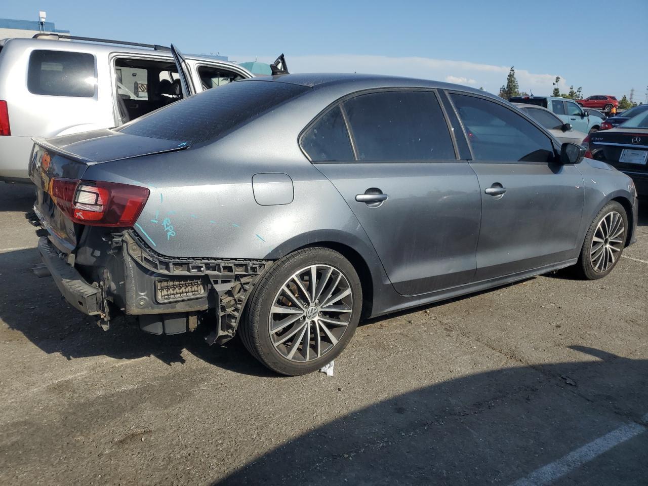 2016 Volkswagen Jetta Sport - Image 3