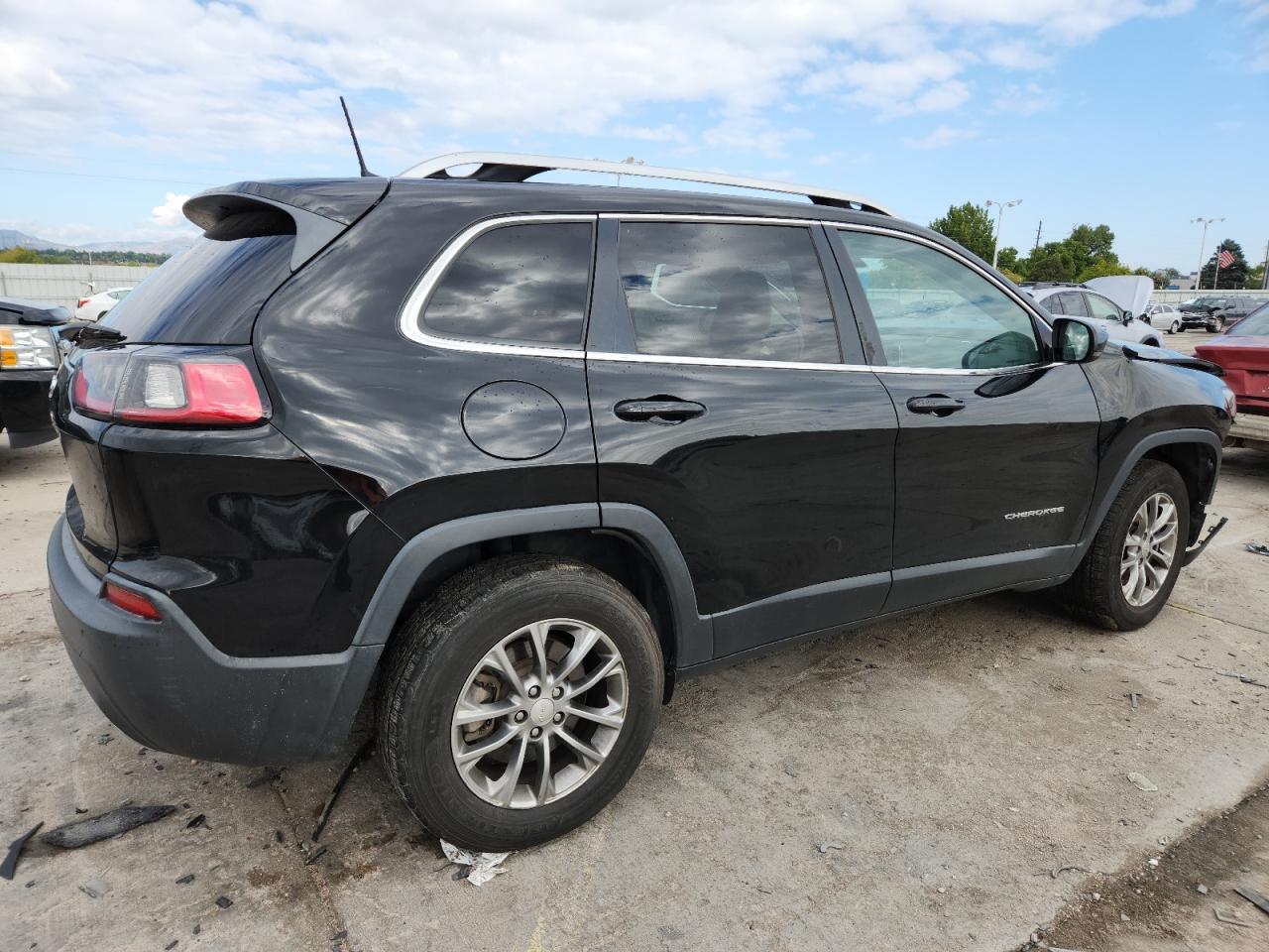 2019 Jeep Cherokee Latitude Plus - Image 3