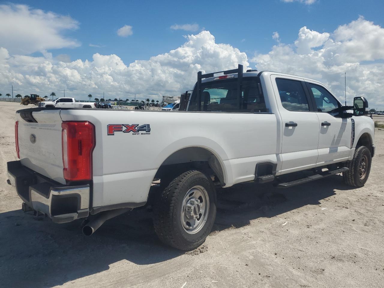 2024 Ford F350 Super Duty - Фото 3