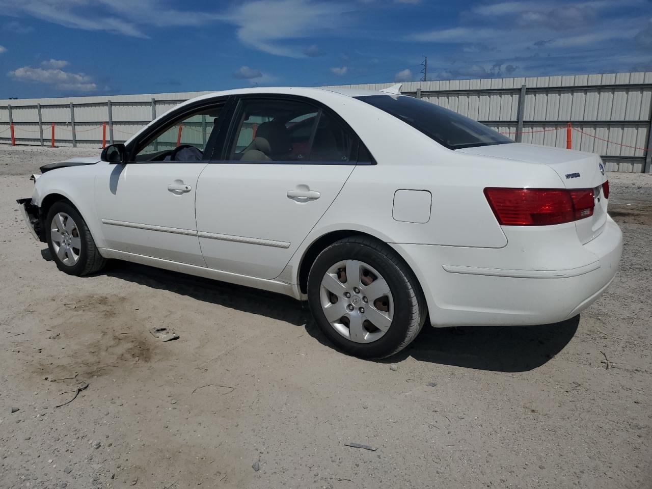 2009 Hyundai Sonata Gls - Image 2