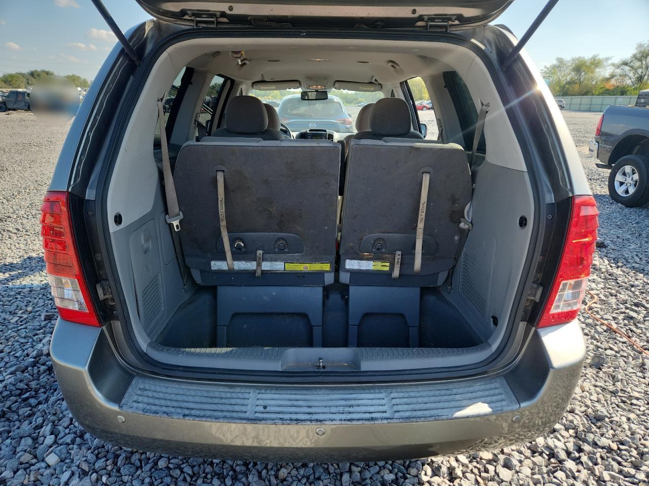 2011 Kia Sedona Lx - Фото 6
