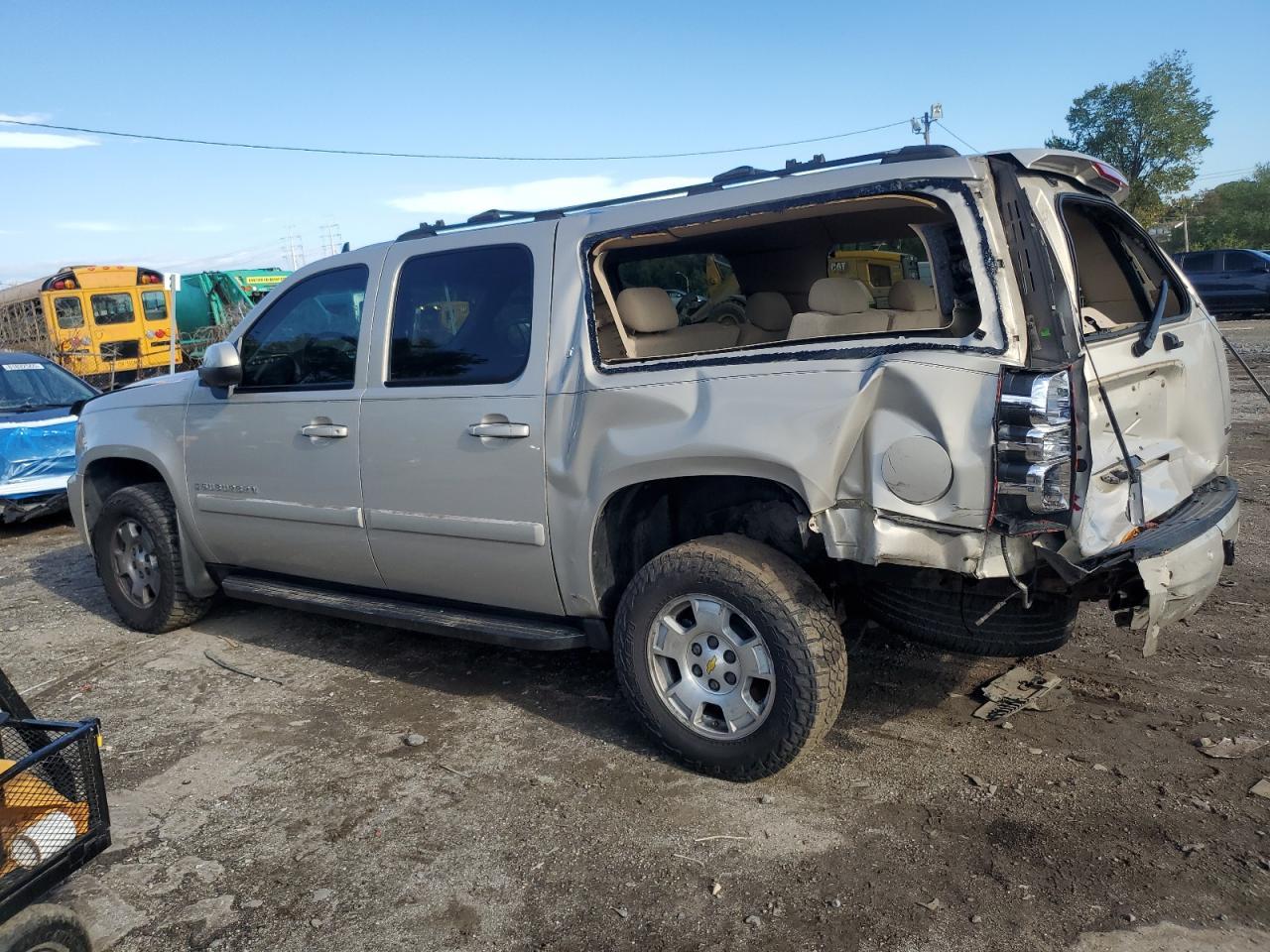 2007 Chevrolet Suburban K1500 - Image 2