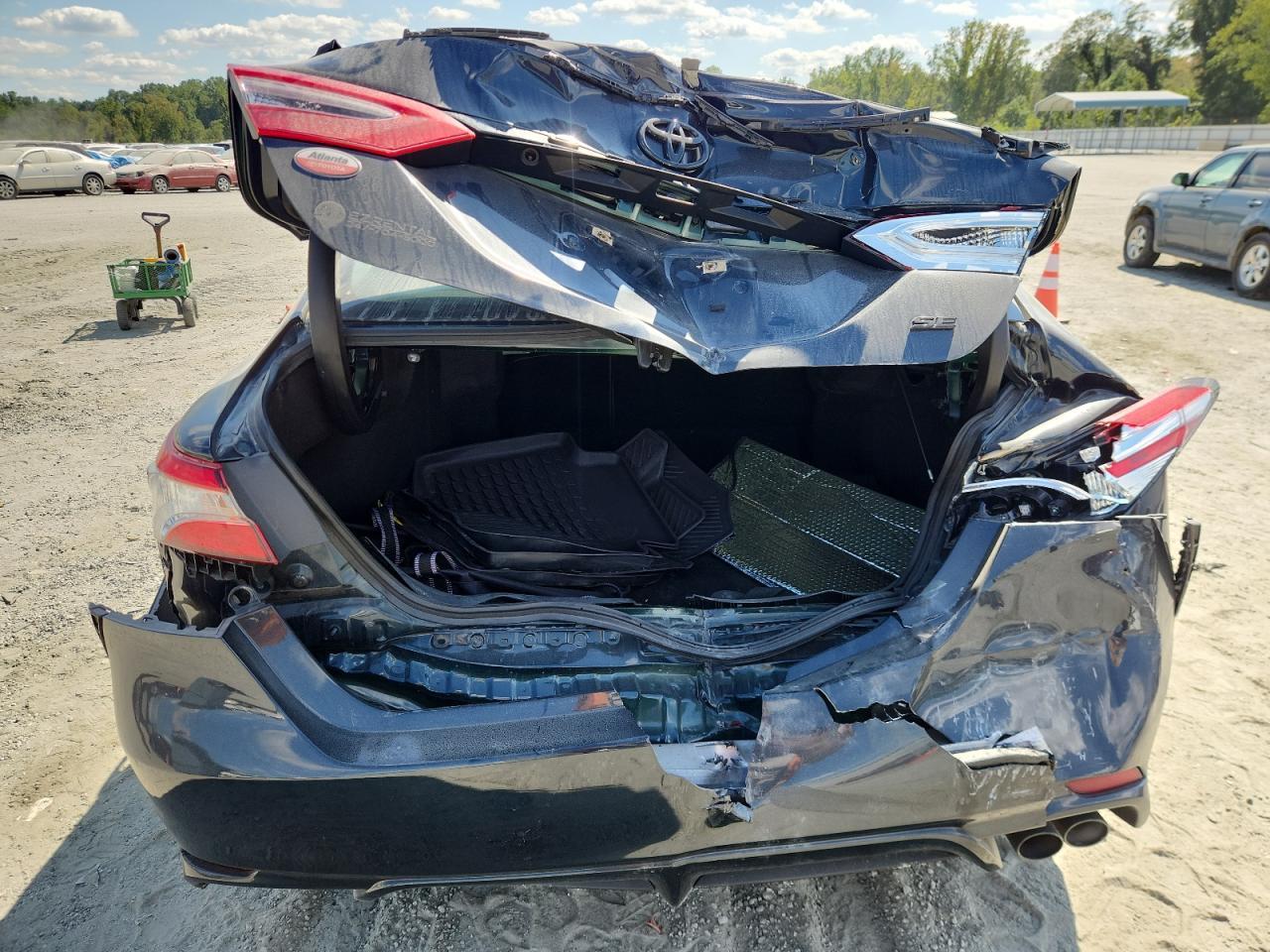 2020 Toyota Camry Se - Фото 6