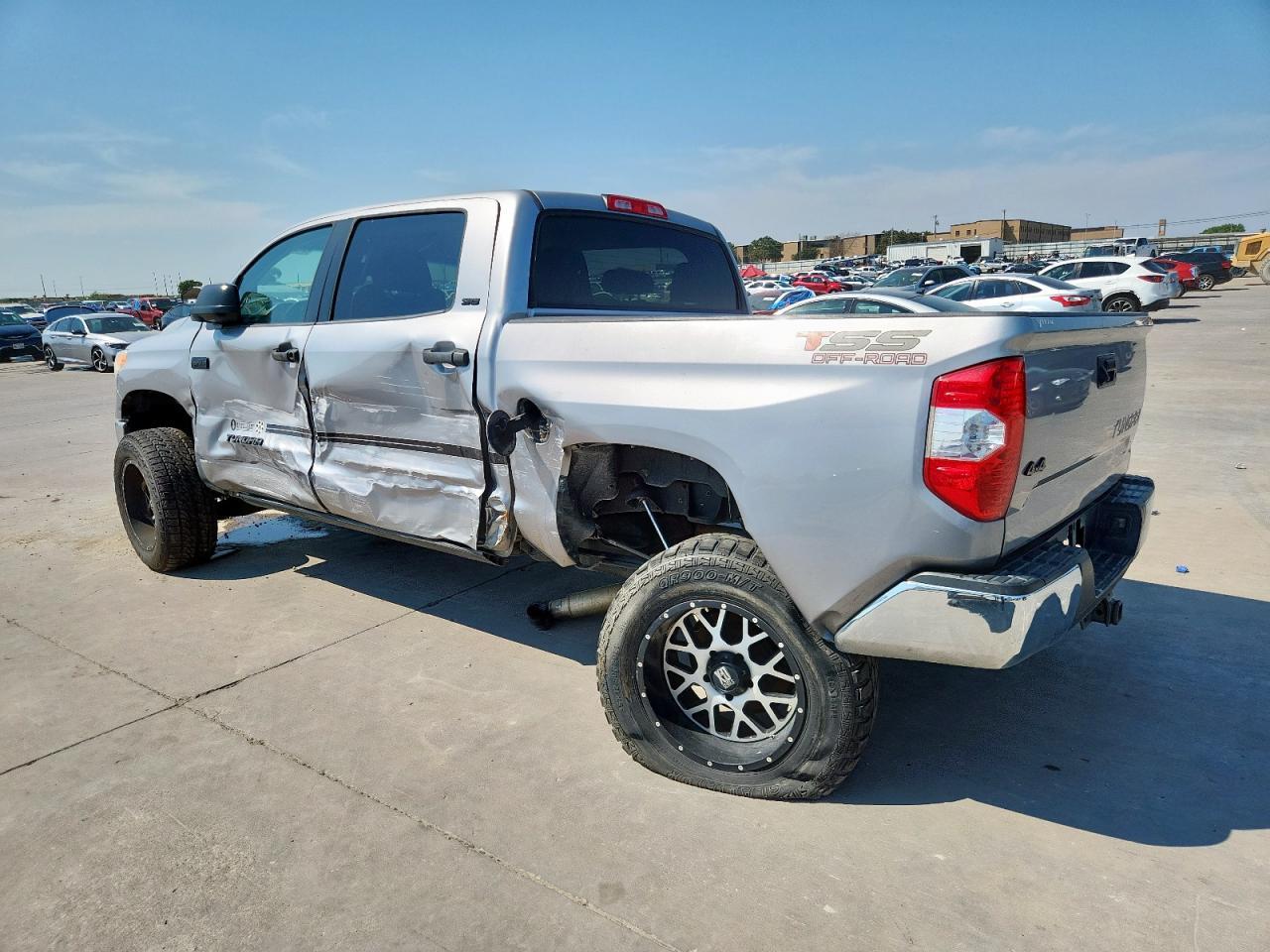 2017 Toyota Tundra Crewmax Sr5 - Фото 2