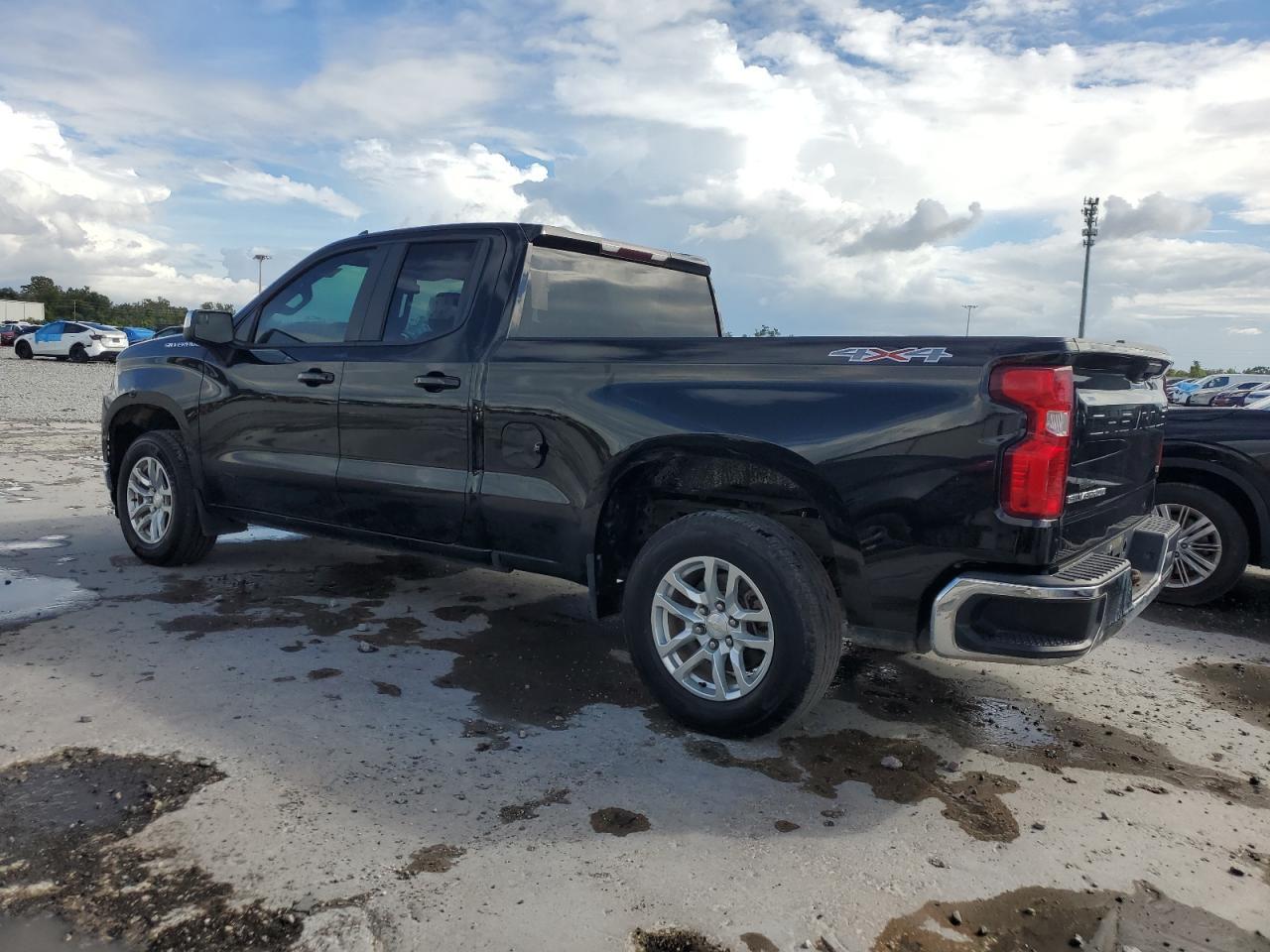 2020 Chevrolet Silverado K1500 Lt - Image 2