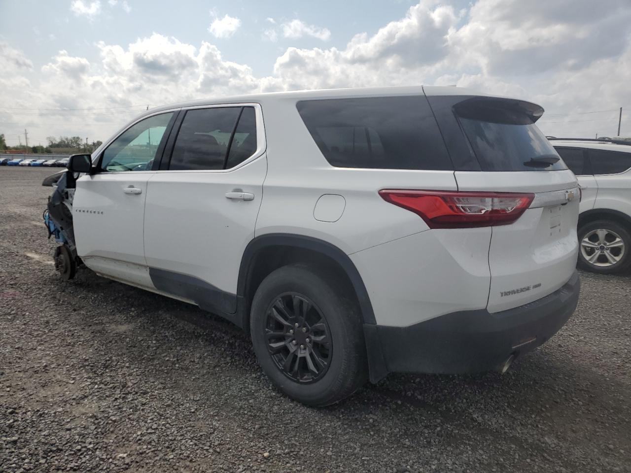 2021 Chevrolet Traverse Ls - Фото 2