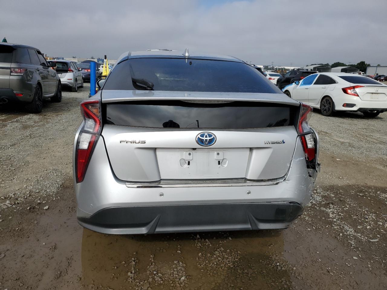 2017 Toyota Prius - Image 6