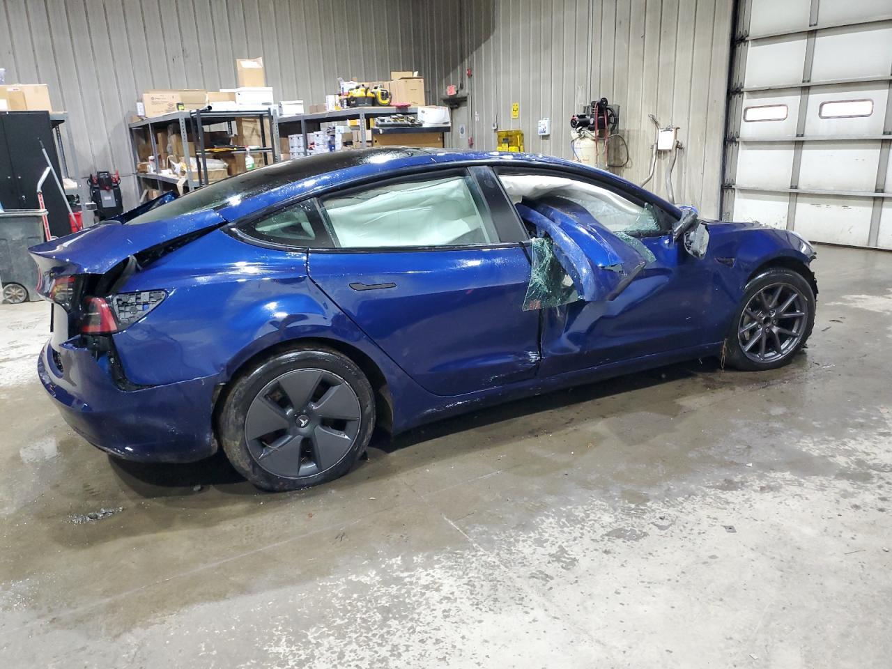 2023 Tesla Model 3 - Фото 3