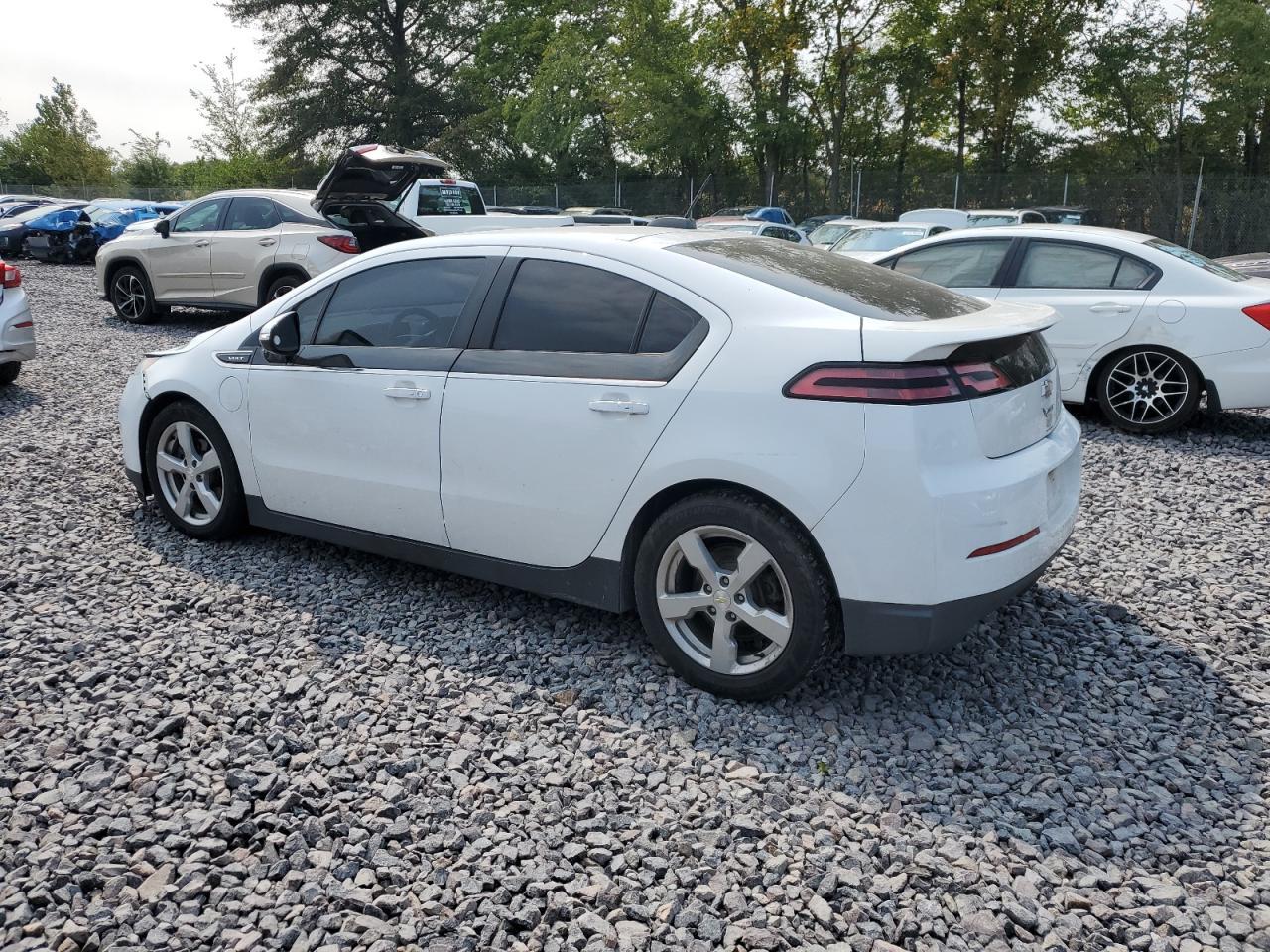 2015 Chevrolet Volt - Image 2