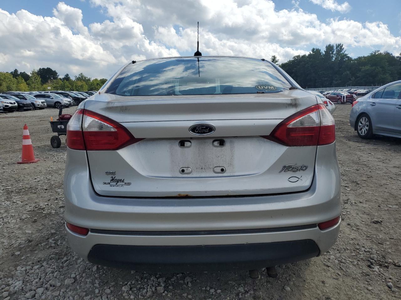 2014 Ford Fiesta Se - Фото 6