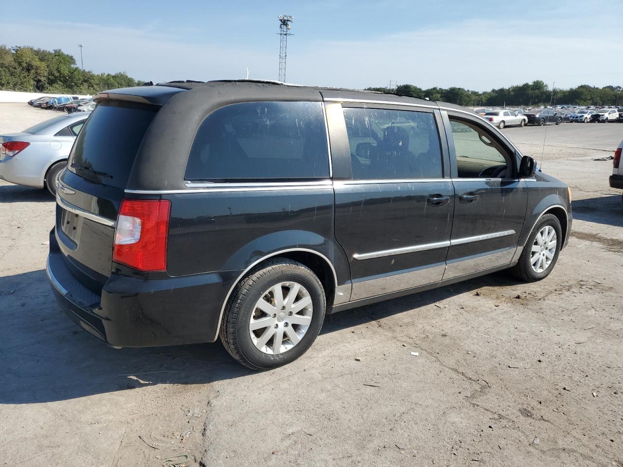 2012 Chrysler Town & Country Touring - Фото 3