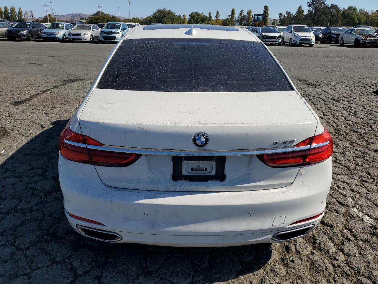 2018 BMW 740 I - Фото 6